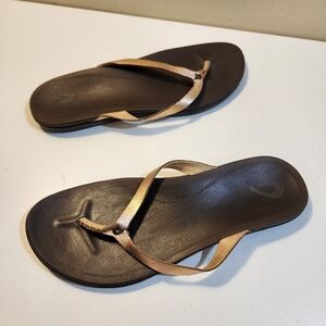 Olukai Brown and Gold Leathee Upper Flip Flops 9w